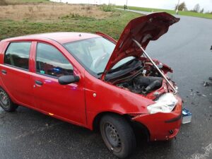 Nehoda u Hesova na Brodsku: při srážce aut se zranili dva lidé