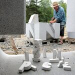 Sochař Radomír Dvořák z Brodu: K létání mám blízko. Jeho Aviatika střeží letiště