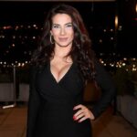 Eva Decastelo se potýká s těžkým zápalem plic. Před prací si pomáhá inhalační maskou - To jsou vůně !