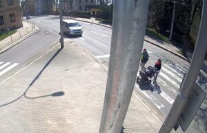 Řidič dodávky smetl v Jihlavě ženu s kočárkem. Nehodu zavinil zdravotní problém