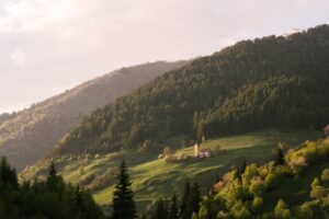 V Chomutově hořel komplex skladů a prodejen, vyhlášen byl II. stupeň požárního poplachu