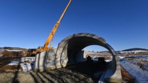 V Klatovech bourají nový most, kontrola objevila závady | iROZHLAS