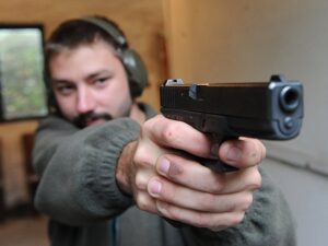Zbraní i lidí se zbrojním průkazem na Vysočině přibylo