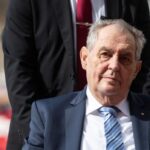 Exprezident Zeman byl operován v Motole