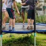 Strašáci letních prázdnin: trampolíny, skákací hrady a chlapci doma