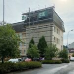 Na proměně půdy stavební školy v Brodě se podílejí její žáci