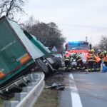 Hromadná nehoda kamionu a čtyř aut u Horek