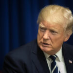 Trump zrušil desítky Bidenových výnosů a vyvázal USA z Pařížské dohody o klimatu
