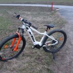 Opilý cyklista vedl kolo, zakopl a spadl