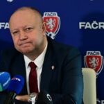 Fotbalové volby ONLINE: Trunda předsedou, uspěli i Pešír a Grygera