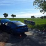 Komplikace na silnicích Brodska: srážka auta a motorky v Brodě, nehoda u Habrů