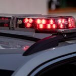 Nehoda za Havlíčkovým Brodem: převrácené osobní auto a jeden zraněný