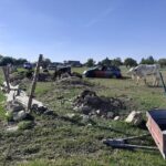 Nezvladatelná zvířata v Hněvkovicích už několik let ničí místním zahrady a pole