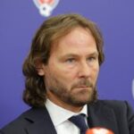 Nedvědovy první kroky: osobní analytik i diskuze s kluby