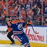 Přestupy NHL ONLINE: Kane končí u Oilers, vrací se domů