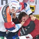 Přestupy v extralize ONLINE: Řízný bek z Pardubic míří do Kladna
