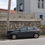 Auto u Vladislavi narazilo do sloupu