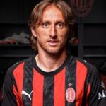 Fotbalové přestupy ONLINE: Modrič podepsal s AC Milán, Real Madrid hlásí posilu