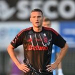 Jeden nudný zápas a příliš mnoho příběhů. Filmu Kouzlo derby zoufale chybí tah na bránu