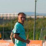 Jeden nudný zápas a příliš mnoho příběhů. Filmu Kouzlo derby zoufale chybí tah na bránu