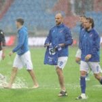 Zápas Baník – Teplice se nedohrál! Kvůli hustému dešti a podmáčenému terénu