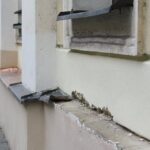 Zloděj sundal z domu na Brodsku okapy i parapety