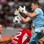 Derby na východě Čech rozsekli brankáři: Mandousovi vypadl míč