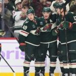 Calgary utnulo sérii Caroliny a opustilo dno NHL