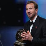 Zlatý míč pro Kanea! Útočník Bayernu je prvním anglickým vítězem po 25 letech